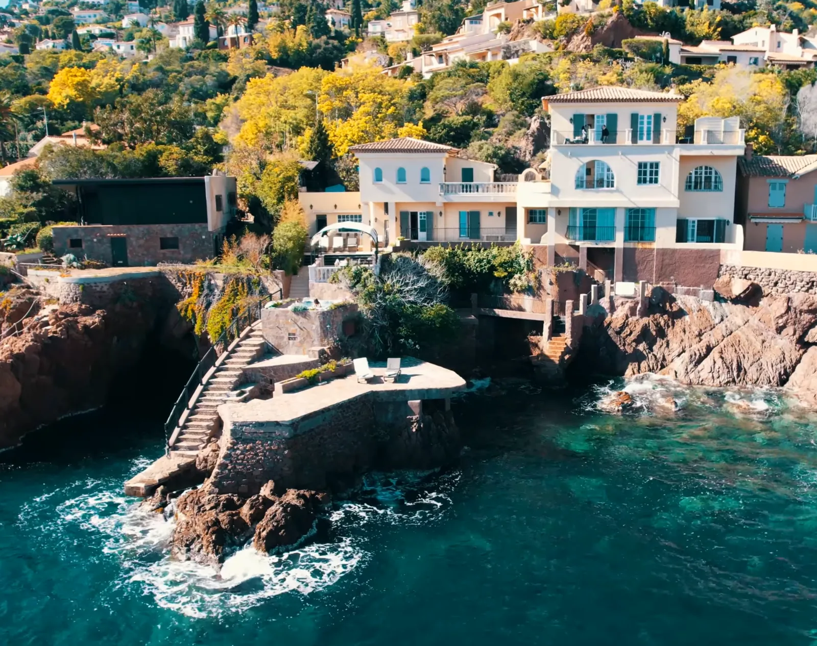 Waterfront villas at the sea’s edge