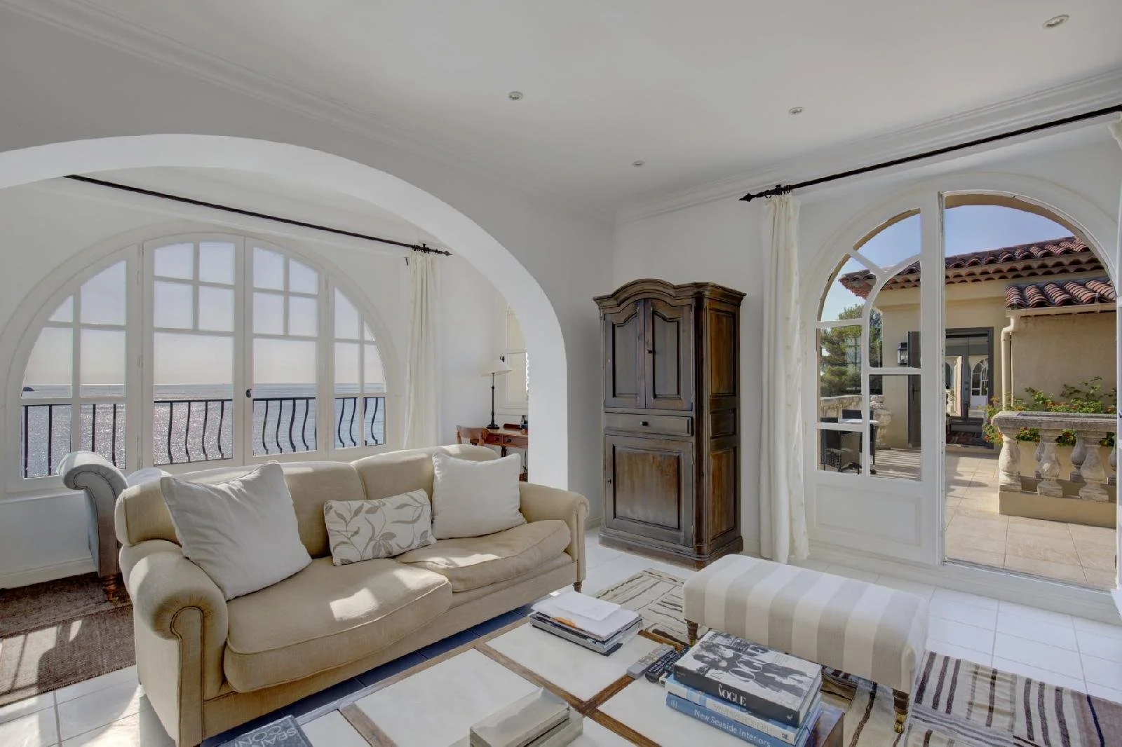 A warm, light-filled landmark suite